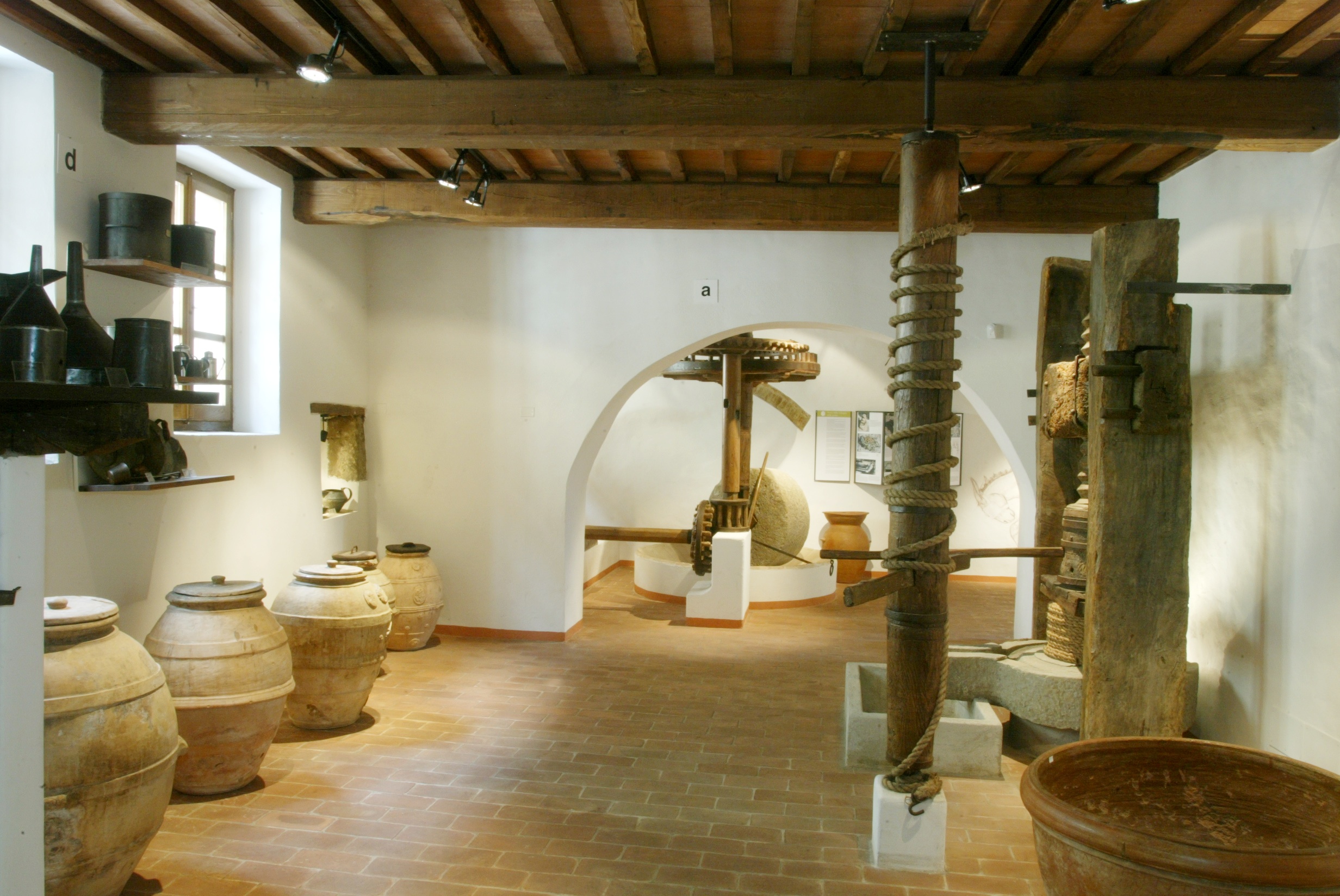MOO_Museo_dell_Olivo_e_dell_Olio___Fondazione_Lungarotti,_Torgiano___sala_IV.jpg_.jpg