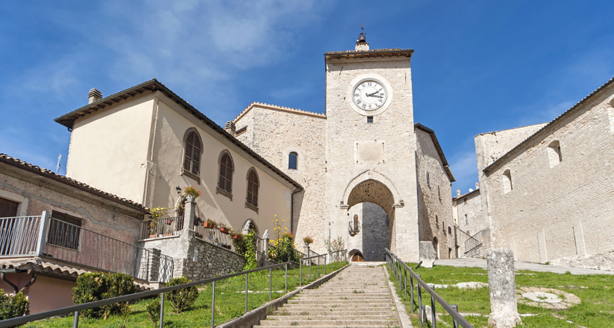 Monteleone-Spoleto-Torre-Orologio.jpg