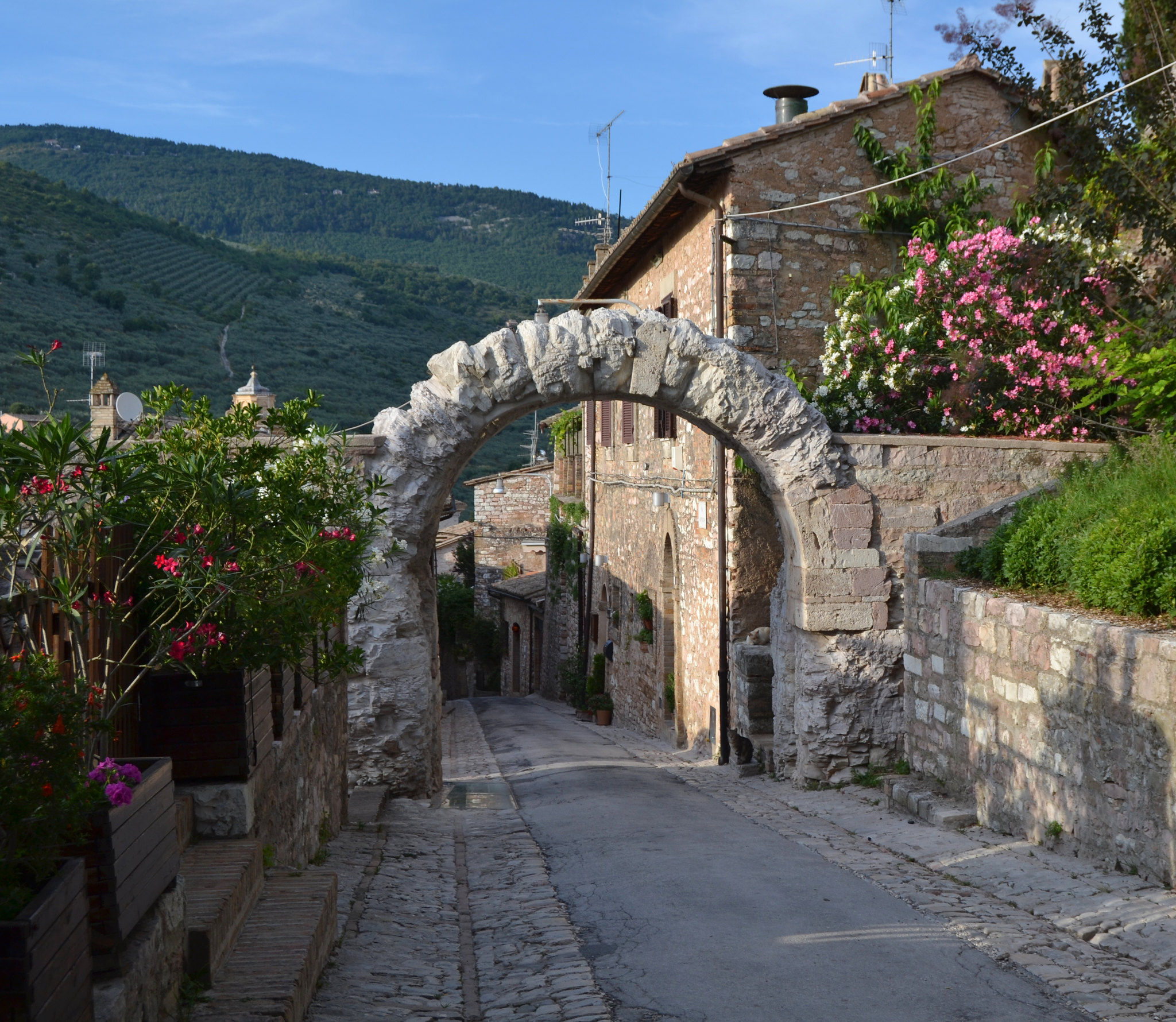 Spello e la sua antica porta ad arco