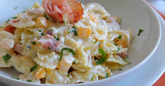 Farfalle gorgonzola e speck