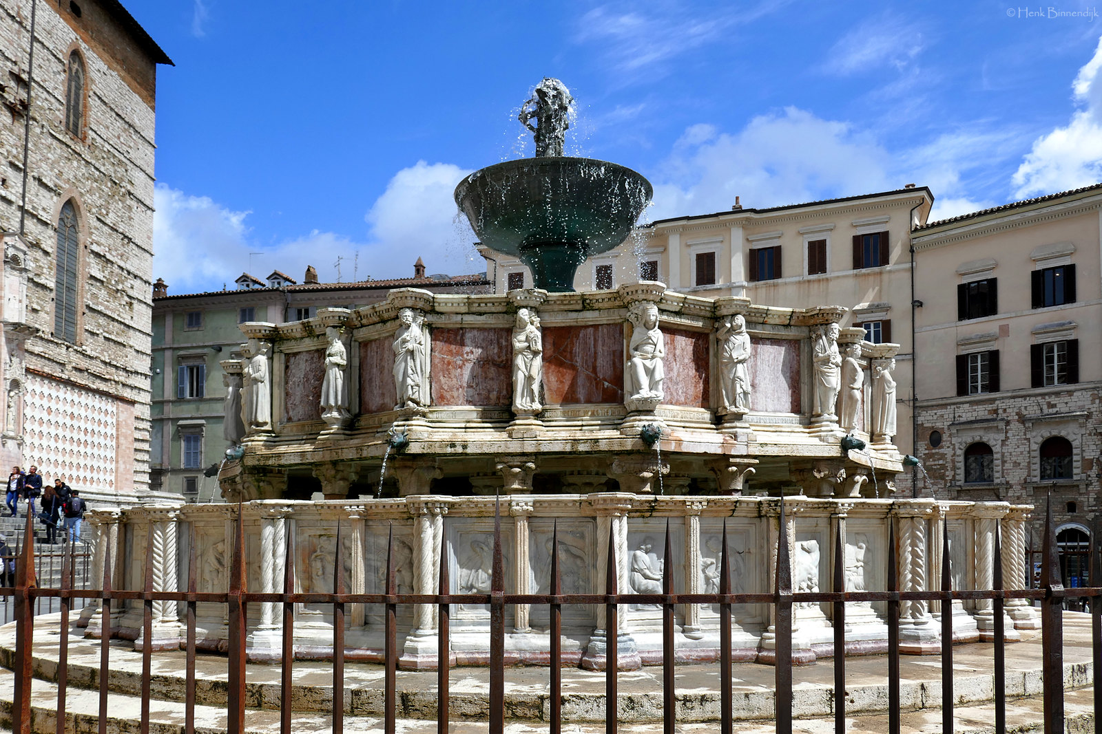 fontana_maggiore_2.jpg