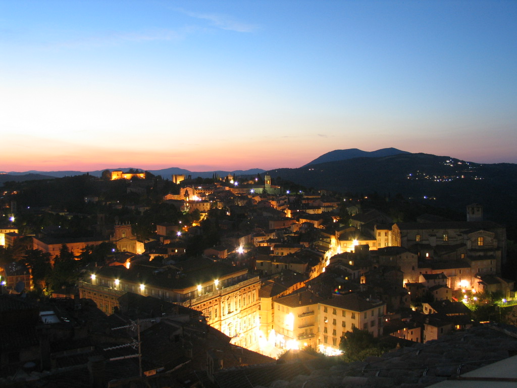 Tramonto su panorama di Perugia fonte webcam di perugiameteo.it